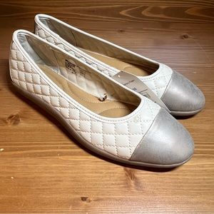 Time and Tru Pillowed cream gold flats women's NWT 10